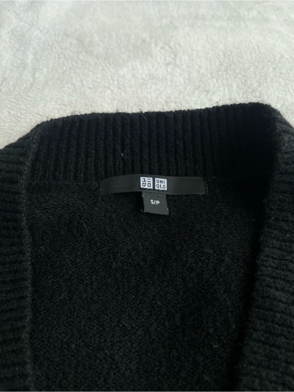 Uniqlo Black V-Neck Button Front Cardigan with Pockets - Picture 2 of 5
